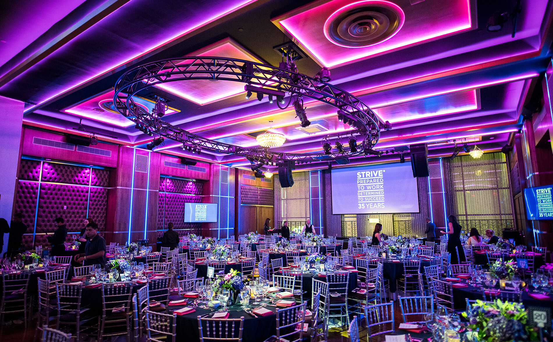 strive dinner edison rooftop 1151929